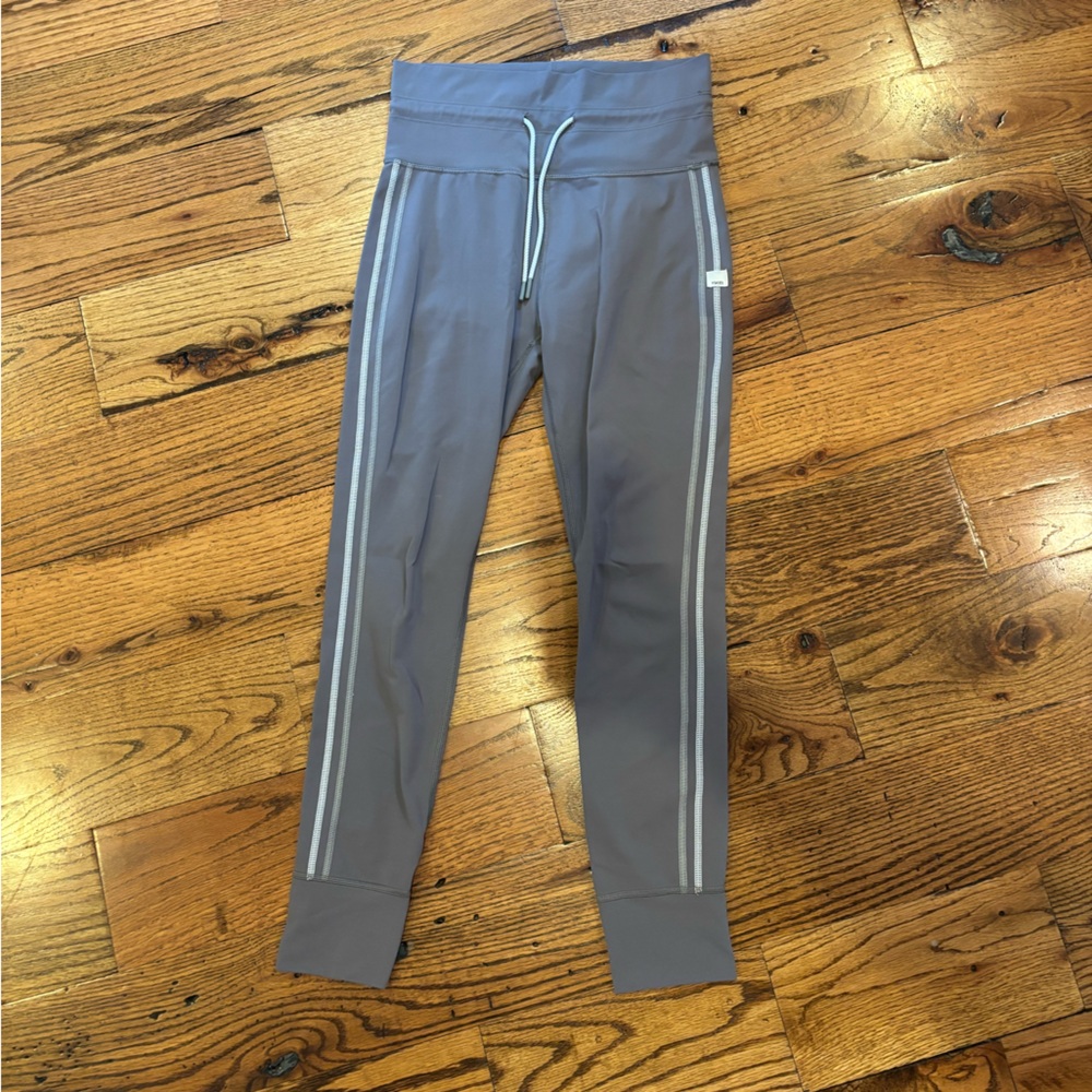Vuori Gray High-Waist Performance Leggings with Reflective Stripes